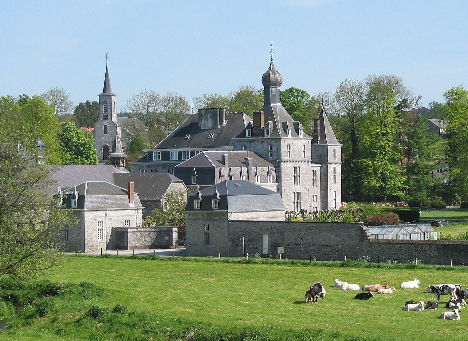 Vue du château-monastère d'Ermeton-sur-Biert